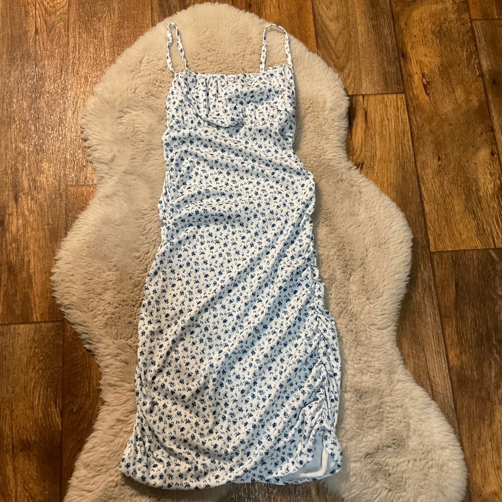 Bodycon‎ Dress White Blue Floral Spaghetti Straps Gathered Sides Size Medium